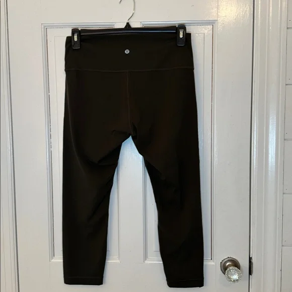 Lululemon Dark Green Wunder Under Crop Leggings‎ size 12 EUC - Picture 4 of 5